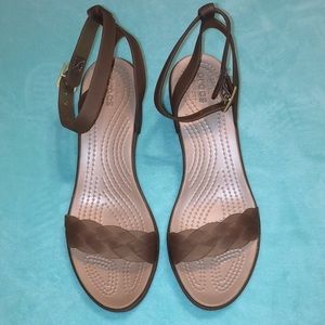 Crocs tan strap sandals with braided toe strap. Ankle gold buckle